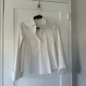 Paperwhite crisp white fitted dress shirt 🤍 size 6